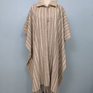 Handmade wool poncho cream beige knit coll…